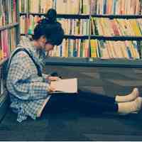 女生看书头像_唯美安静女生读书头像图片_喜欢这氛围书香