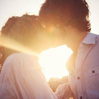 情侣牵手头像 我俩手牵手爱情常相守