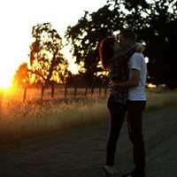 情侣牵手头像 我俩手牵手爱情常相守