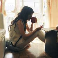 女生看书头像_唯美安静女生读书头像图片_喜欢这氛围书香