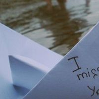 充满童趣表达思念的清美纸船图片