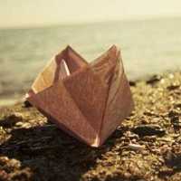 充满童趣表达思念的清美纸船图片