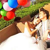 好看拿着气球的情侣头像图片