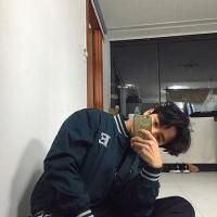 男生拿手机头像图片大全