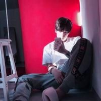 男生拿手机头像图片大全