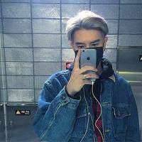 男生拿手机头像图片大全