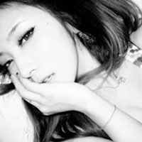 用手遮脸的漂亮女生头像