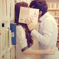 两个人接吻的情侣头像