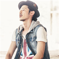 穿牛仔衣有颓废感的沧桑男人头像图片