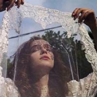 头像爱笑的女生头像 放肆的笑没什么摆脱不掉