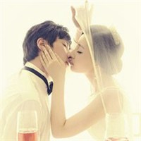 两个人接吻的情侣头像