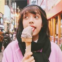 头像爱笑的女生头像 放肆的笑没什么摆脱不掉