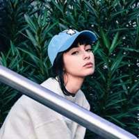 头像爱笑的女生头像 放肆的笑没什么摆脱不掉