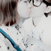 两个人接吻的情侣头像