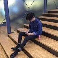 男生长腿头像 帅气男生有着大长腿