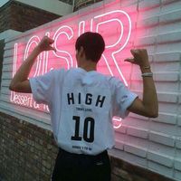 很时尚很潮流的微信个性男生背影头像图片