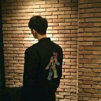 很时尚很潮流的微信个性男生背影头像图片