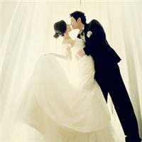 两个人接吻的情侣头像