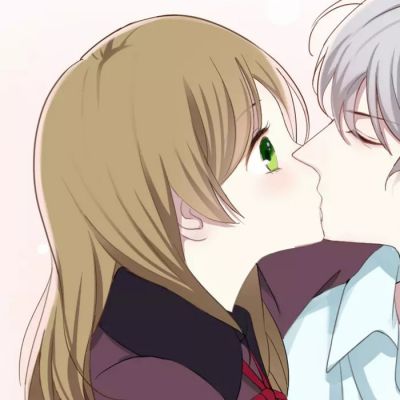 情侣间的暧昧亲吻小甜蜜