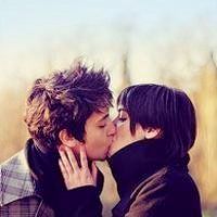 两个人接吻的情侣头像