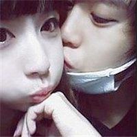 两个人接吻的情侣头像