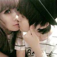 两个人接吻的情侣头像