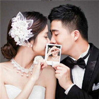 男女接吻的浪漫时刻头像