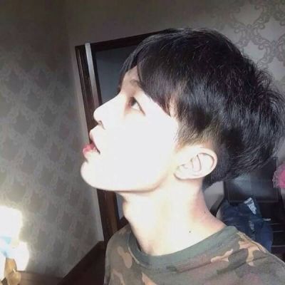 高冷头像男_帅气的高冷孤独少年