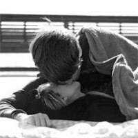 男女接吻的浪漫时刻头像