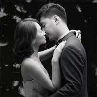 男女接吻的浪漫时刻头像