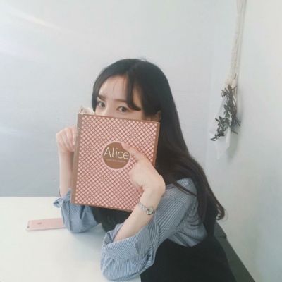 年轻女孩头像微信头像 爱慕女孩年轻时的容颜