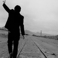 黑白之间透露伤感的男生