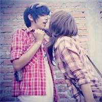 两个人接吻的情侣头像