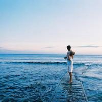 好看的在海边看海的男生微信头像图片