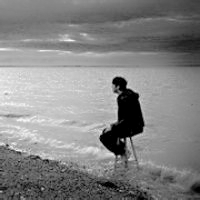 黑白之间透露伤感的男生