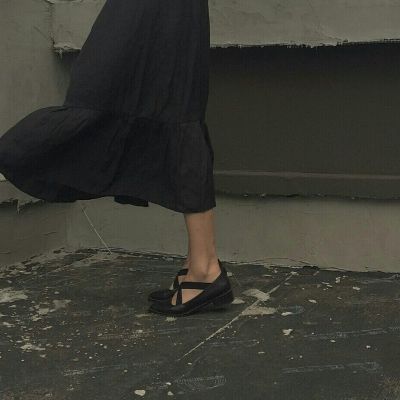 头像悲伤孤独的女生