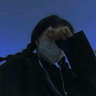 头像悲伤孤独的女生