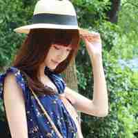 小清新女生微信头像_爱总是在最深时落下帷幕