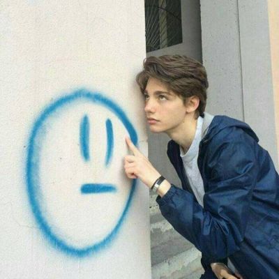 简约时尚的外国图片头像男生