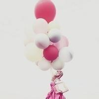 手里牵着气球的头像图片