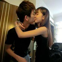 两个人接吻的情侣头像