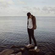 好看的在海边看海的男生微信头像图片