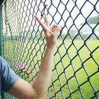 男生背对剪刀手头像