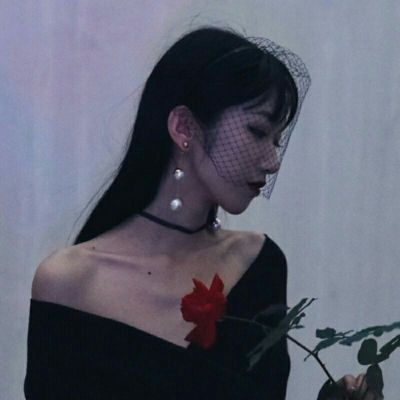 头像悲伤孤独的女生