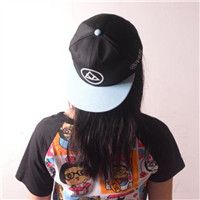 戴帽子超帅女生头像 女生戴帽子也可以很帅