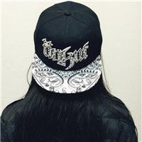 戴帽子超帅女生头像 女生戴帽子也可以很帅