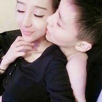 两个人接吻的情侣头像