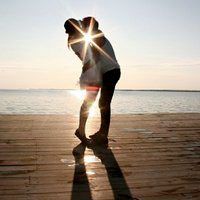 两个人接吻的情侣头像