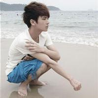 好看的在海边看海的男生微信头像图片