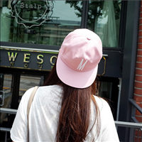 戴帽子超帅女生头像 女生戴帽子也可以很帅